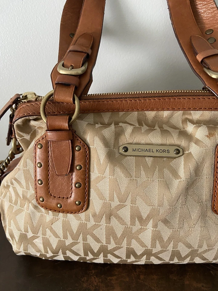 Vintage Michael Kors Hutton Cuero Monograma Doble Mango Foto 2 de 4