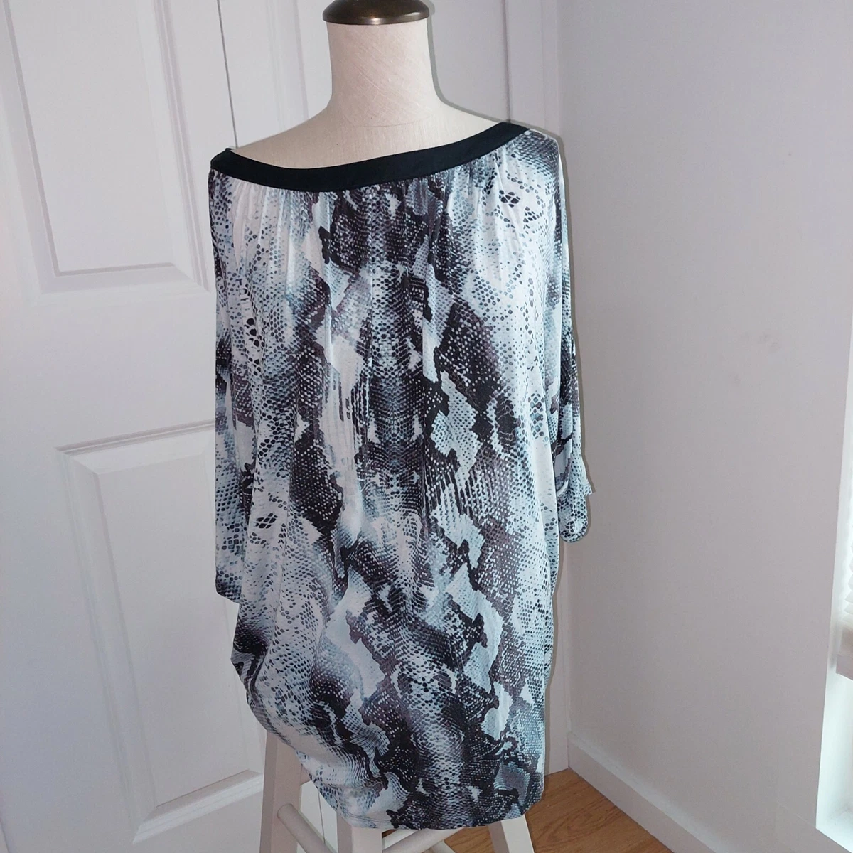 Jennifer Lopez cold shoulder top size 1x eBay