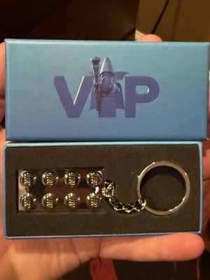 LEGO 5006330 VIP Exclusive Chrome Silver Metal Brick 2x4 Keychain In Box
