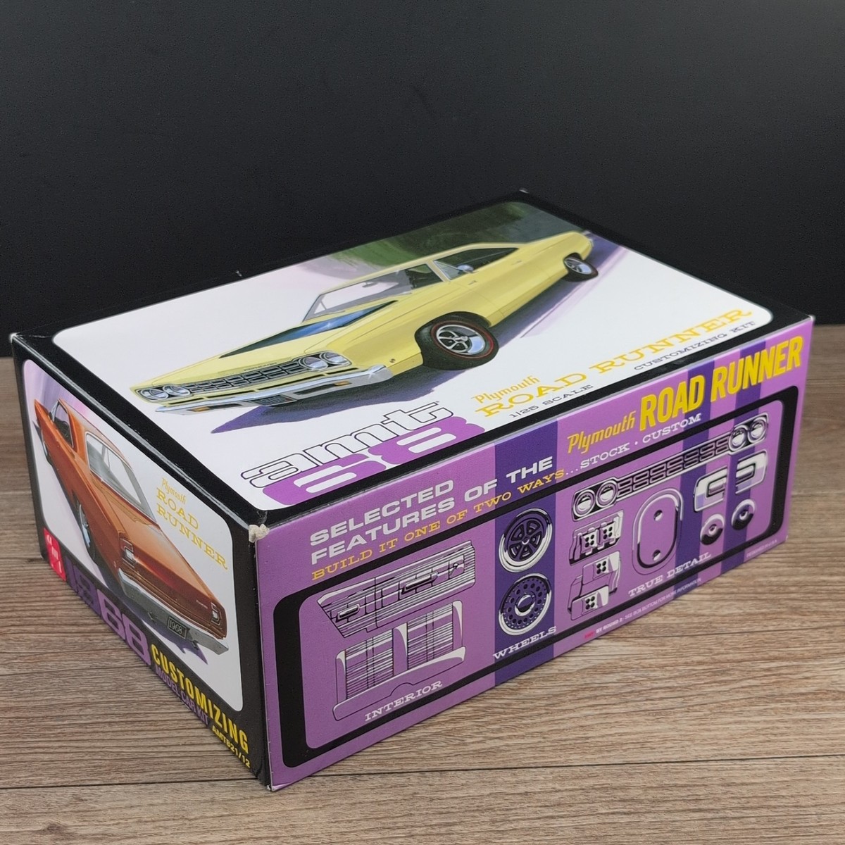AMT '68 Plymouth Road Runner Plastic Model Kit 821/12 1:25 NIOB