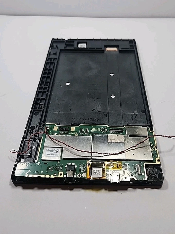 Amazon Kindle Fire 8 HD L5S83A Tablet 8th Gen 16GB Tablet FOR PARTS - Image 2 of 4