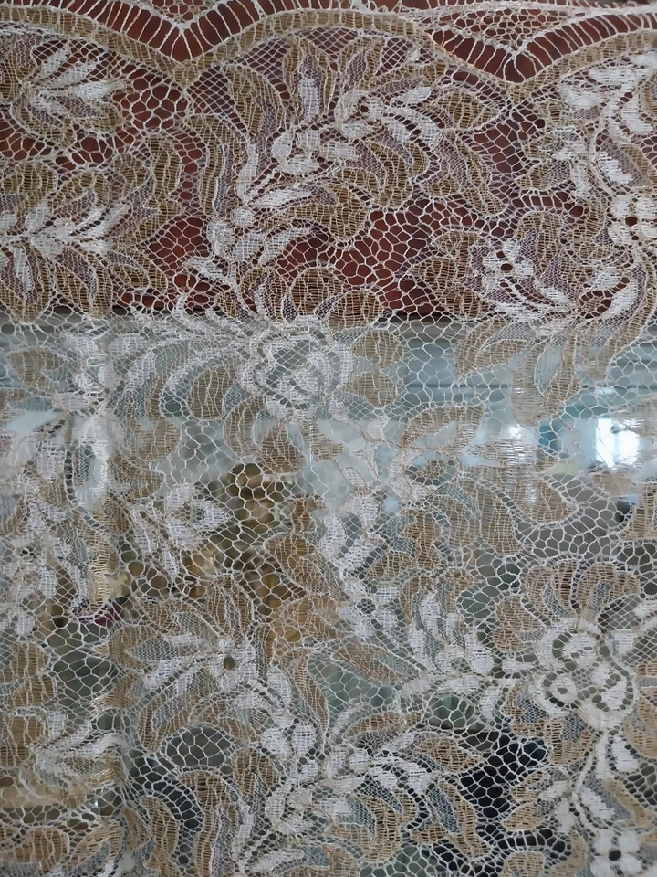 90x300 cm Coupon de tulle vintage neuf de couleur blanc cassé et doré   - Photo 3/4