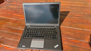 Lenovo ThinkPad T450s Intel Core i5-5300U Ersatzteilspender / Bastlergerät