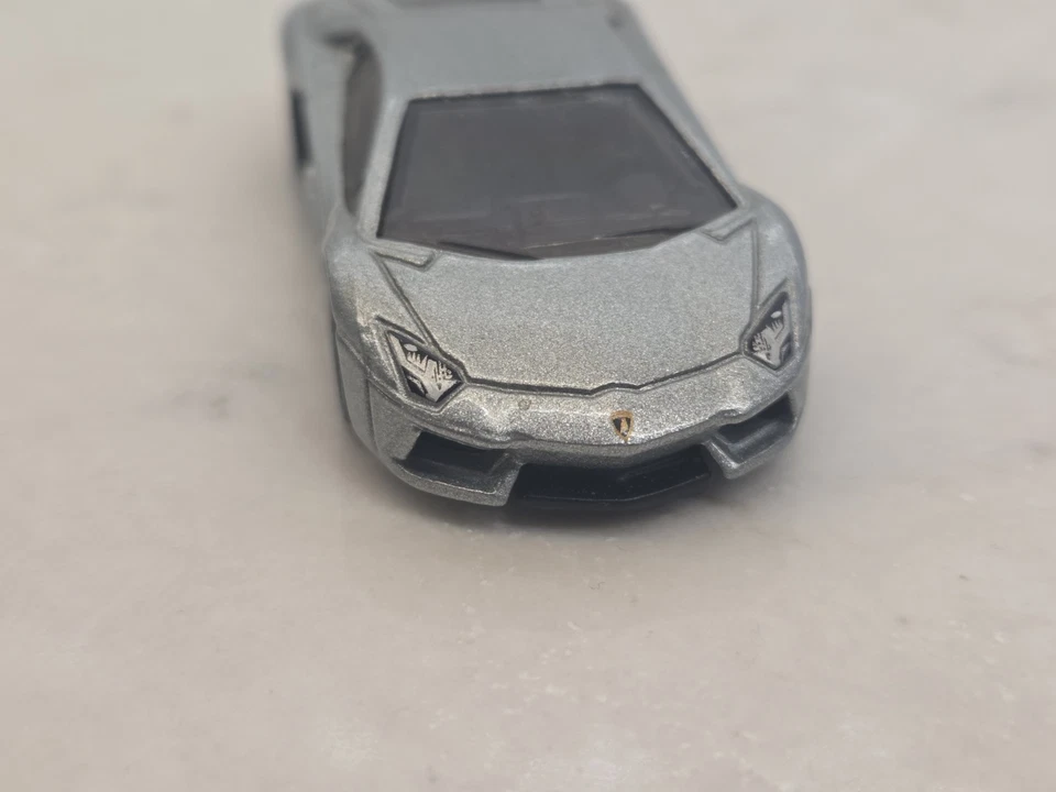 Lamborghini Aventador Cupé Hot Wheels Premium Dark Knight Rises Suelto Foto 3 de 4