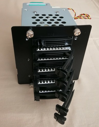 New Chenbro 6-bay 2.5″ HDD Hot Swap Cage (84H220910-084) for SR20969 or SR10569 - Picture 2 of 6