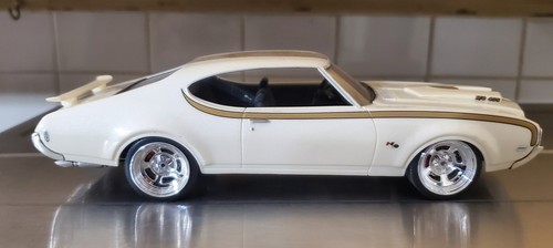 1/24 BUILT MODEL CAR AMT 1969 Oldsmobile Cutlass Hurst Olds Hotrod ...