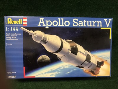 Revelle #04909 ''Apollo 11 Saturn V Rocket'' Plastic Model Kit NEW