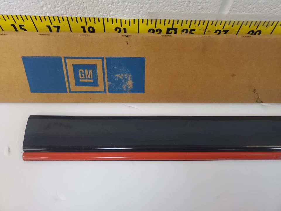 Moldura de acabamento central vermelha direita porta dianteira Chevrolet Córsega 1987-91 fabricante de equipamento original (BIN72) - Imagem 3 de 4