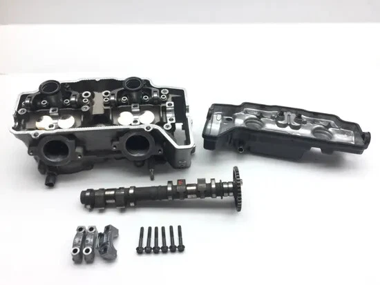 Culata VFR 1200 completa con levas delanteras de 2010 Honda VFR1200A 2309A Foto 2 de 4