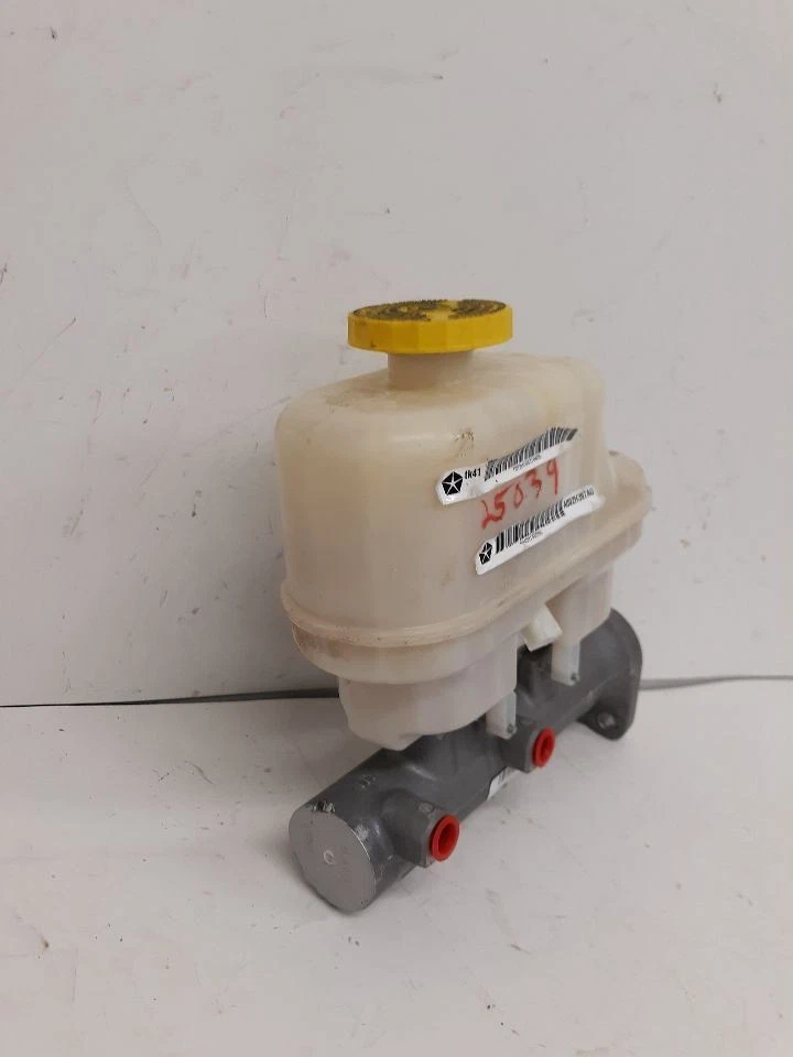 24 RAM 5500 Brake Master Cylinder  - Изображение 3 из 4