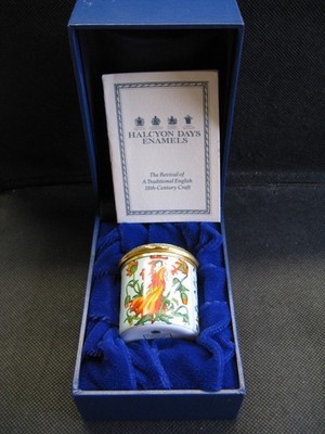 BILSTON & BATTERSEA EMAILLE PILLENDOSE - WALTER CRANE BLUMENFEEN - V&A MUSEUM