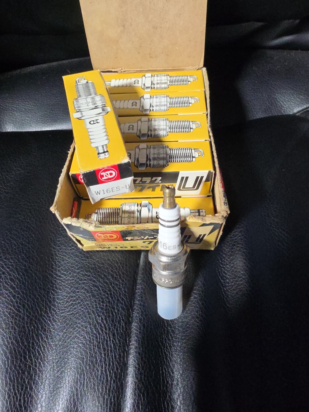 W16ES-U NEW DENSO SPARK PLUG LOT OF 10 FREE SHIPPING