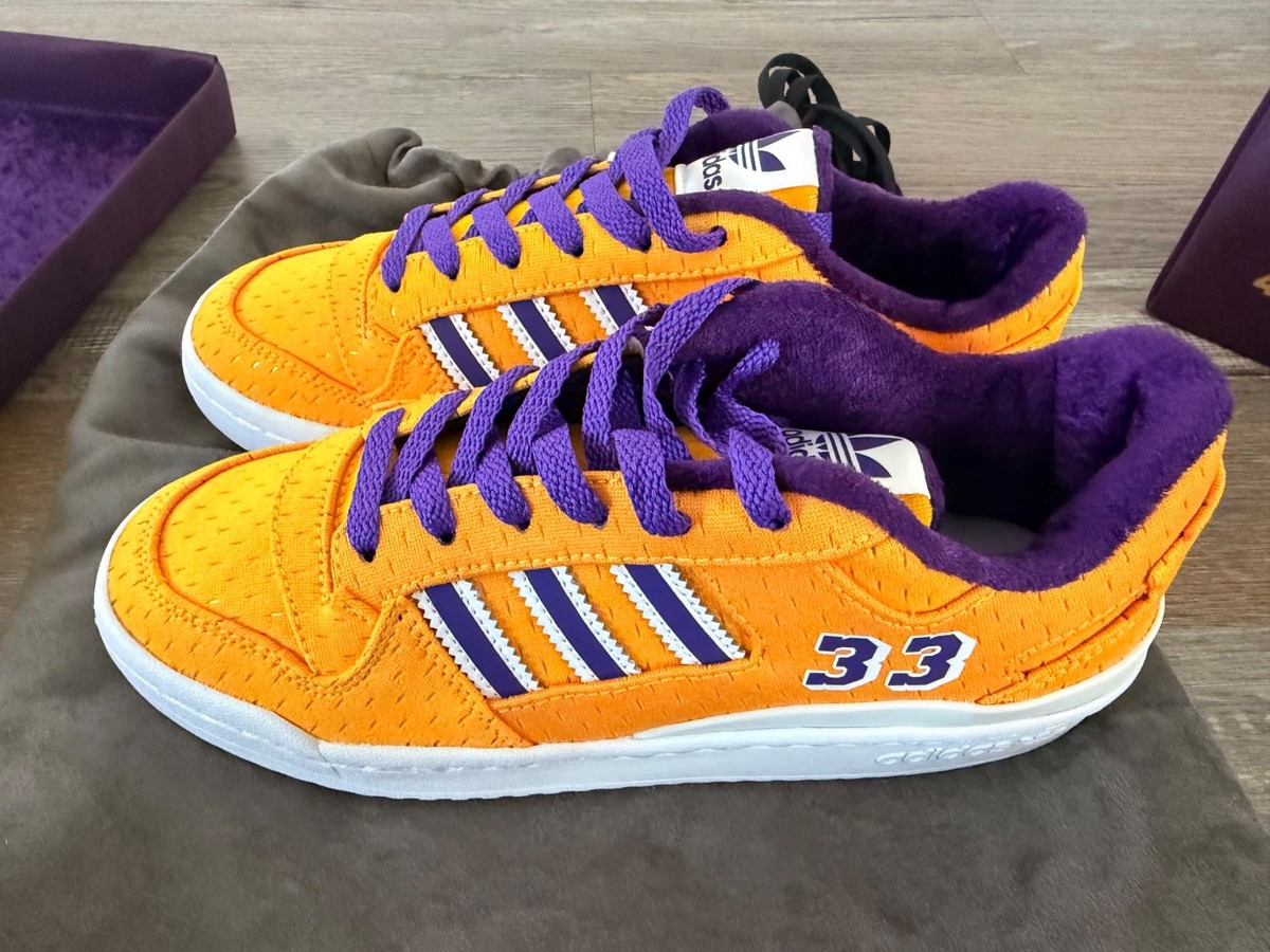 PSA Signed Kareem Abdul-Jabbar Adidas Forum Size 7 Limited 4/33