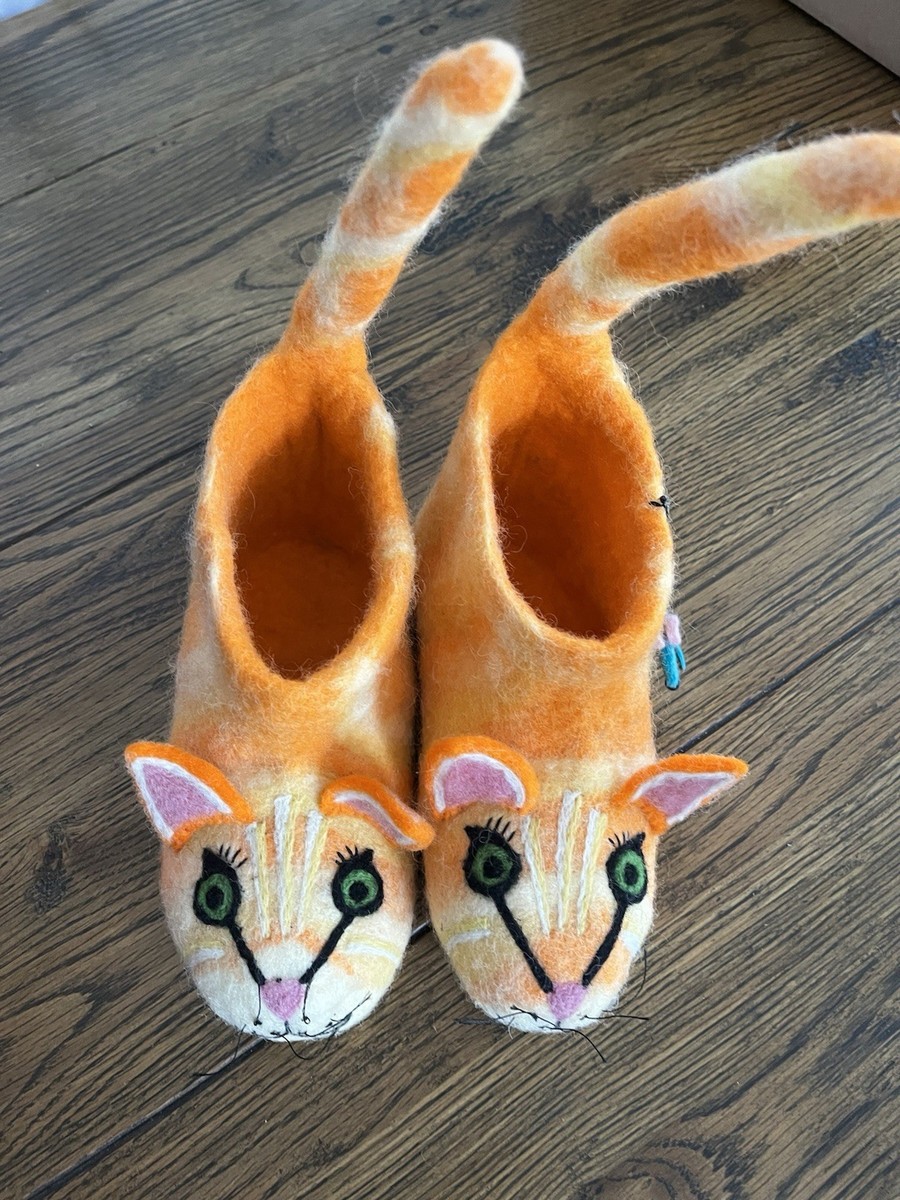 Sew Heart Felt Cat Felt Slippers Brand new Inc Bag Kids Size approx 7-8  yrs