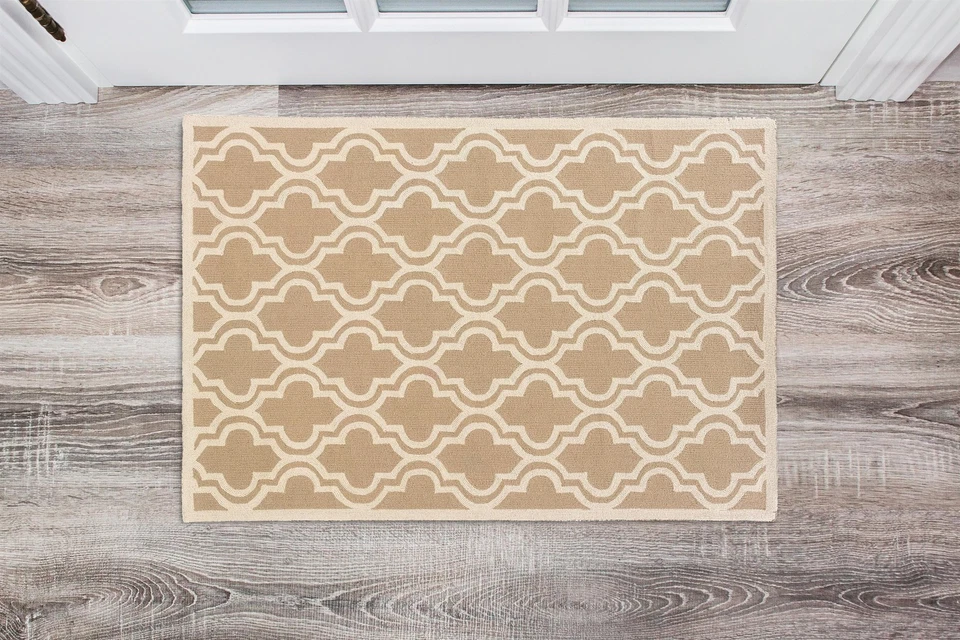 Linon Silhouette Quatrefoil Hand Hooked Wool 1'10"x2'10" Rug in Beige - Image 2 of 4