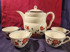 Superior Hall Quality Dinnerware Coffee Pot/Teapot & 4 Cups Red Poppy "Daniel"