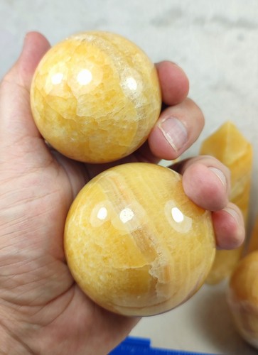 Bolas/esferas y torres de calcita naranja pulida de Afganistán 11 piezas de cristales - Imagen 2 de 9