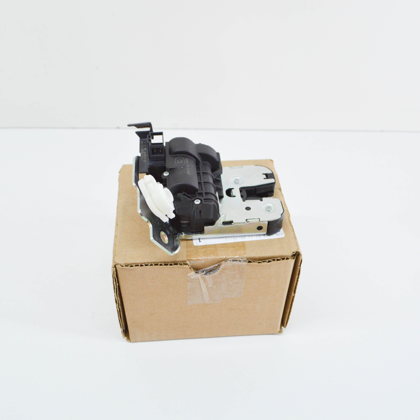 NEW VOLKSWAGEN TIGUAN AD MK2 REAR TAILGATE LOCK 5NN827505 ORIGINAL