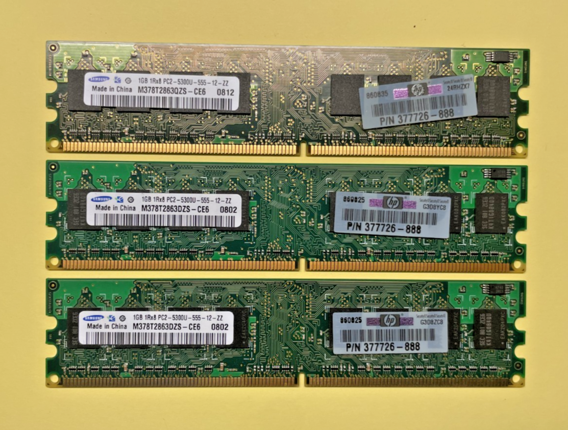 Samsung 1GB 1Rx8 PC2-5300U-555-12-ZZ DDR2 667MHz 240-Pin Desktop