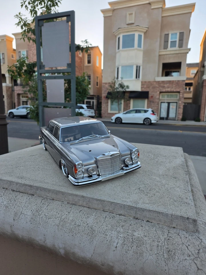 200mm 1/10 Custom Paint Kyosho MERCEDES 300 Low Rider 4Tec 3.0 WB 274mm - Image 4 of 4