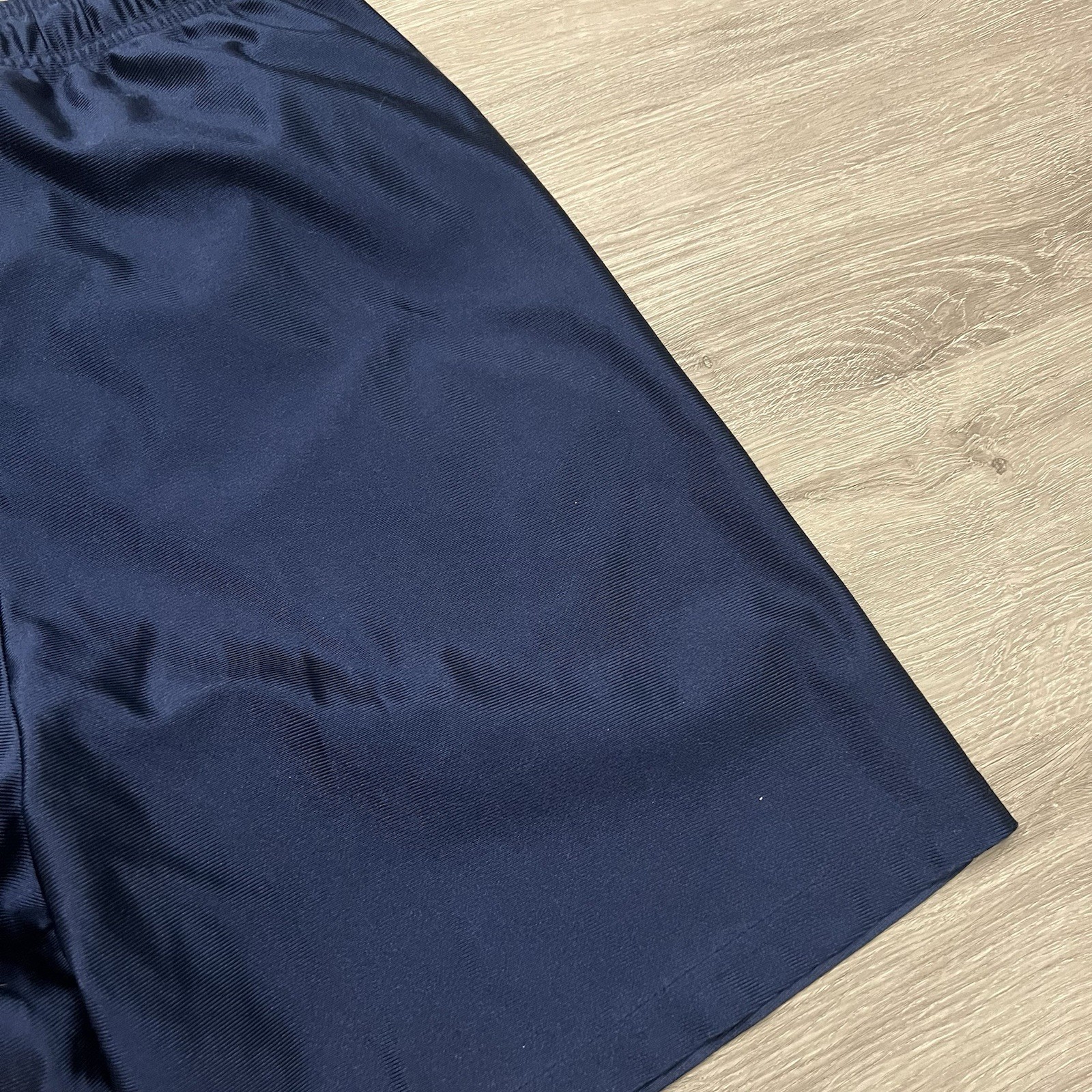 Eric Emanuel Basic Logo Shorts Size Large - image 12