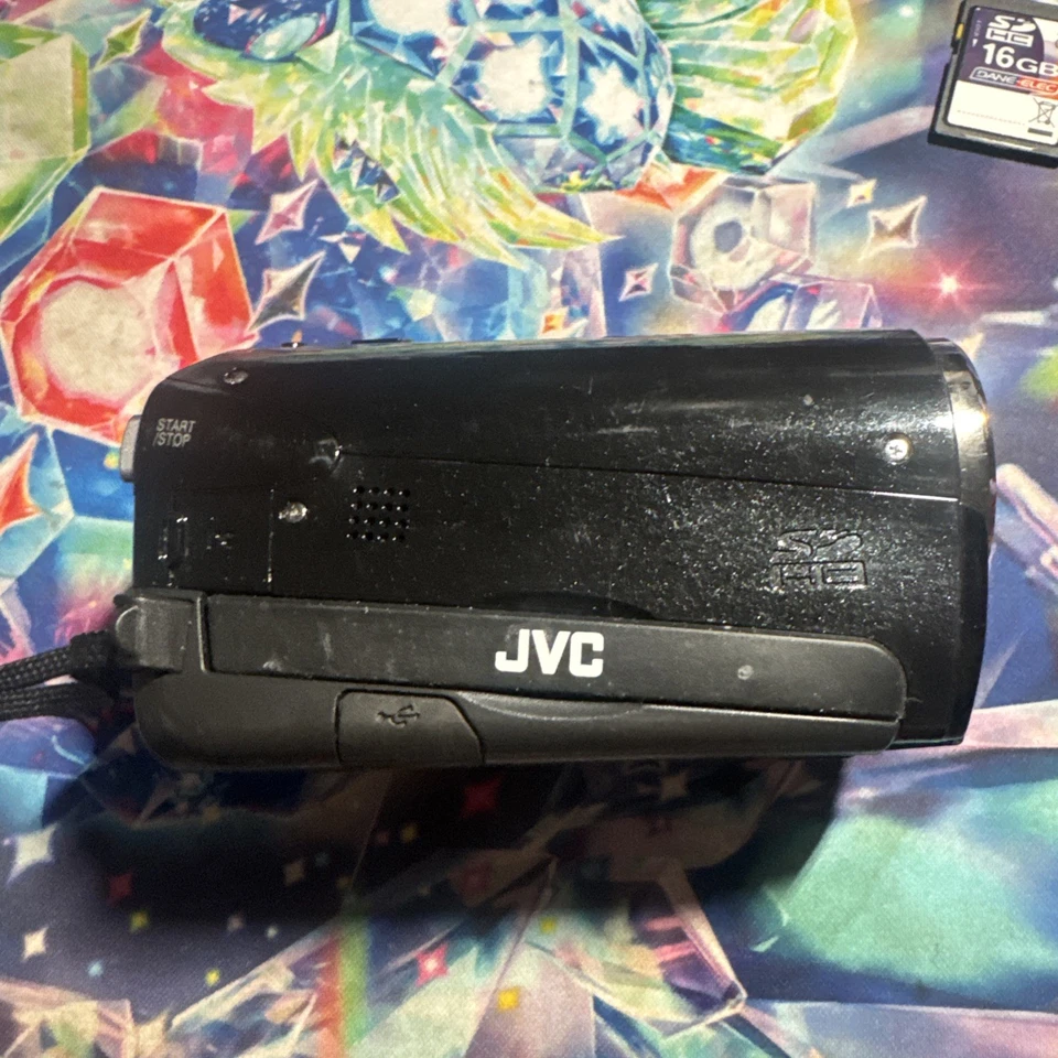 Videocámara JVC Everio GZ-MS120BU con batería y cargador - Usada Foto 3 de 4