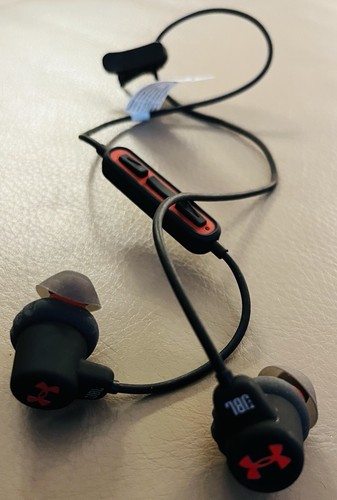 JBL WR2.4 Wireless Rechargeable Headphones - Picture 2 of 3