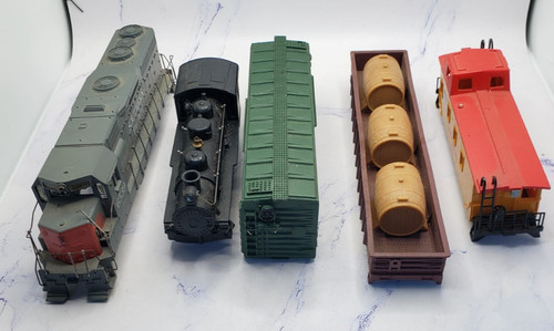 Railroad Cars Lot Of 5 For Parts or Repair Mixed Brands  As Is #1