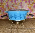 Pyrex Saxony Tree Of Life 475 B 2.5 Quart W/ Lid & Warming Cradle