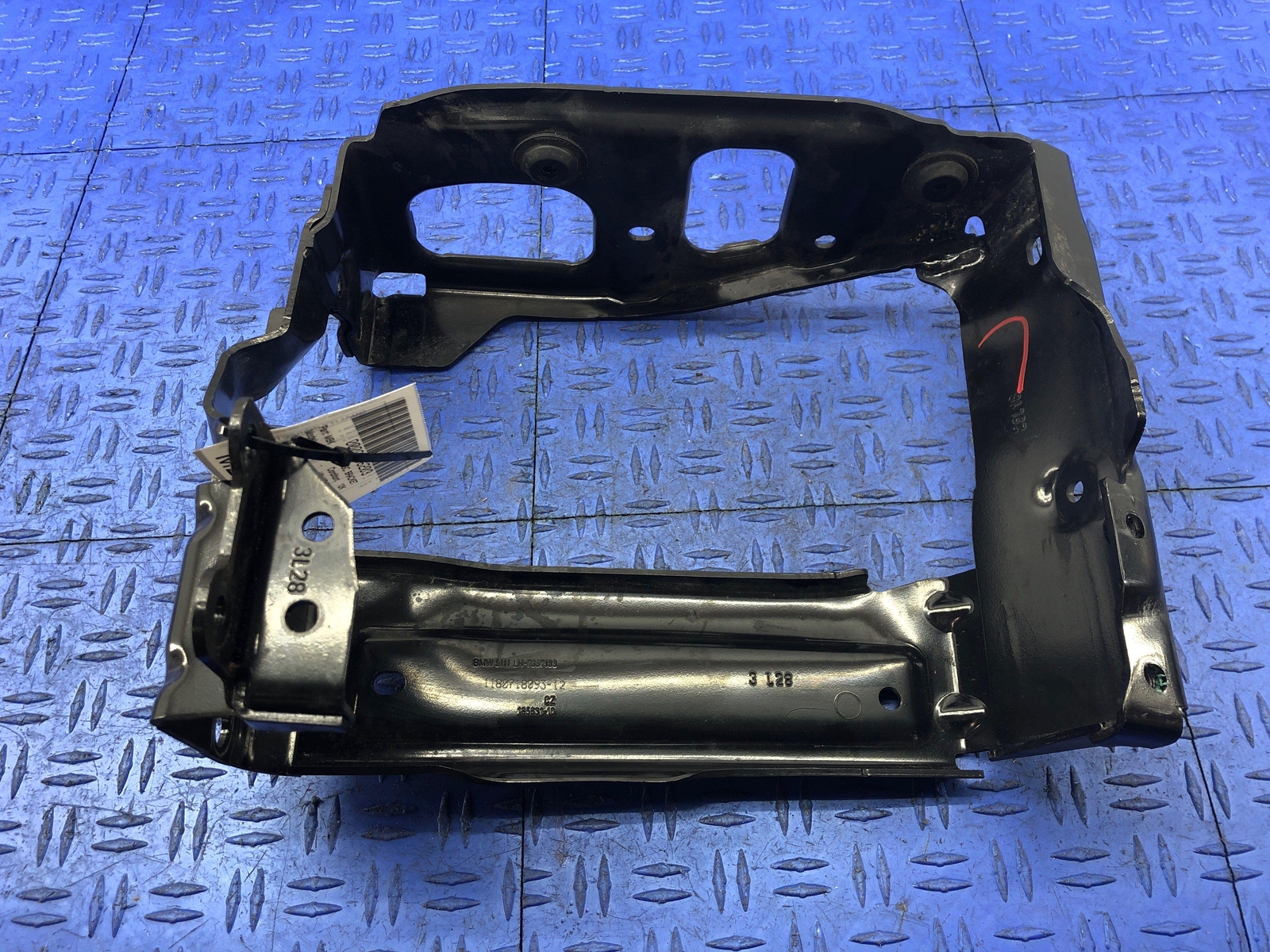 2016-2021 BMW 750I FRONT LEFT SIDE BUMPER SUPPORT BRACKER 