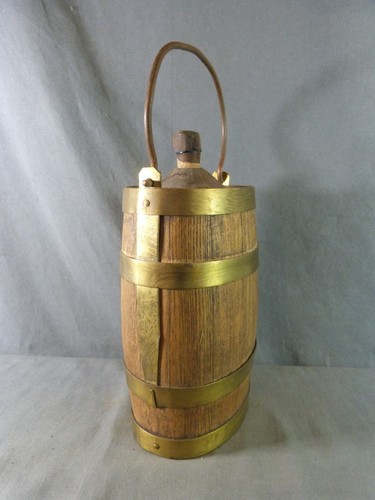 French Bourgogne Vertical Oval Barrel, Brass-ringed oak barrel with handle - Picture 2 of 9