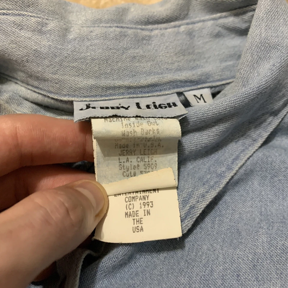 Camisa manga longa vintage anos 90 1993 Looney Tunes com botões tamanho M Rap Urban Clean - Imagem 4 de 4