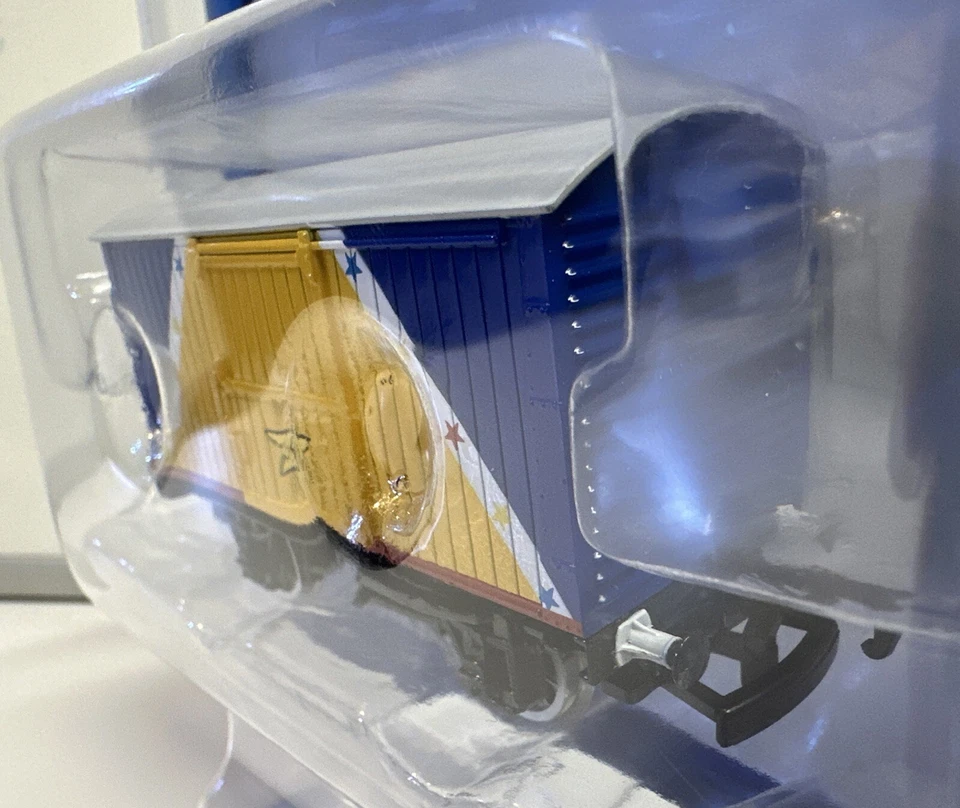 Bachmann HO Scale Thomas & Friends Funfair Blue 12 Ton Box Van #77413 - Image 3 of 4