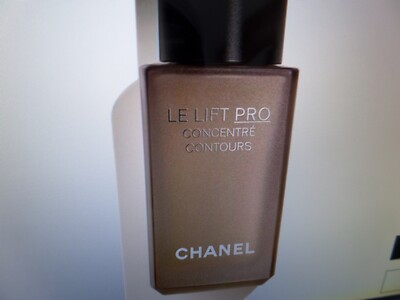 Seal Latest CHANEL Le Lift Pro concentrate correct, redefines & tightens 1 oz,