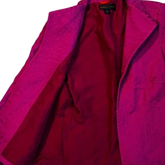 Chaqueta Blazer Nina McLemore Frente Abierto Seda Jacquard Bolsillos Forrada Magenta Mediana Foto 4 de 4