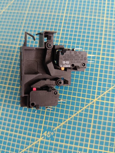 Mikrowelle Samsung MC32J7055CT Türschloss