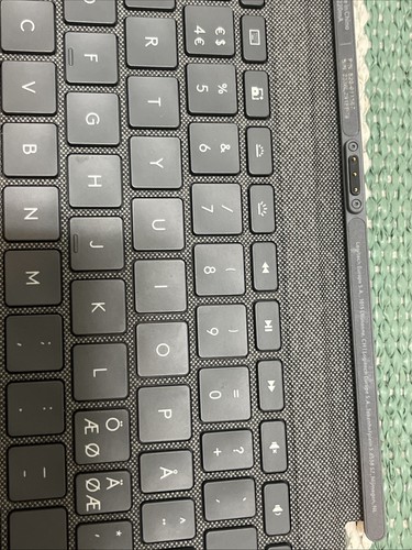 logitech combo touch ipad 10th generation - Picture 4 of 7