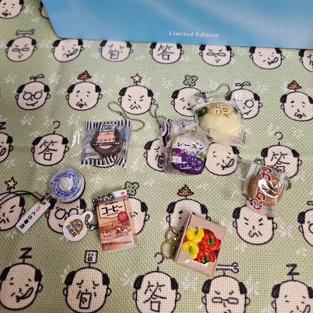 Miniature Food Gacha Set (Chocolate, Bread, Coffee, Vegetables)