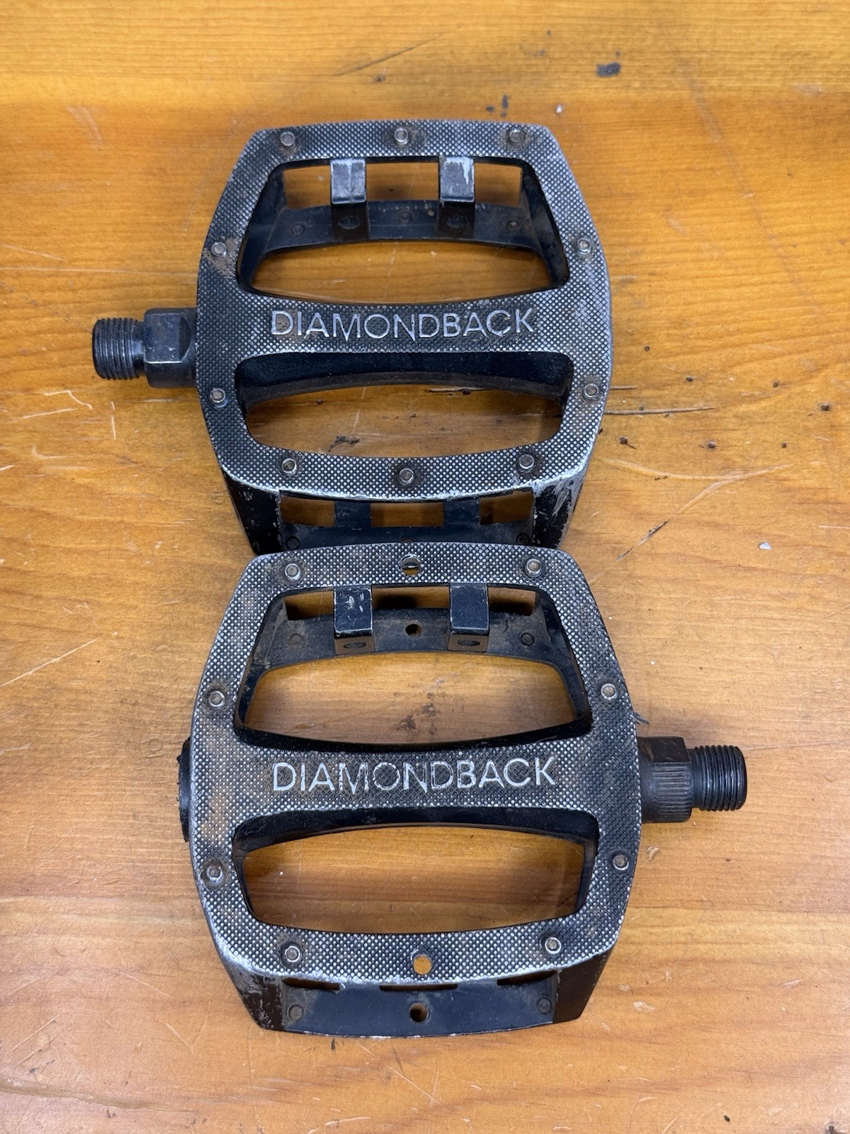 Diamondback Metal Platform Pedals Left Right Set 9/16" Black Mid School pair