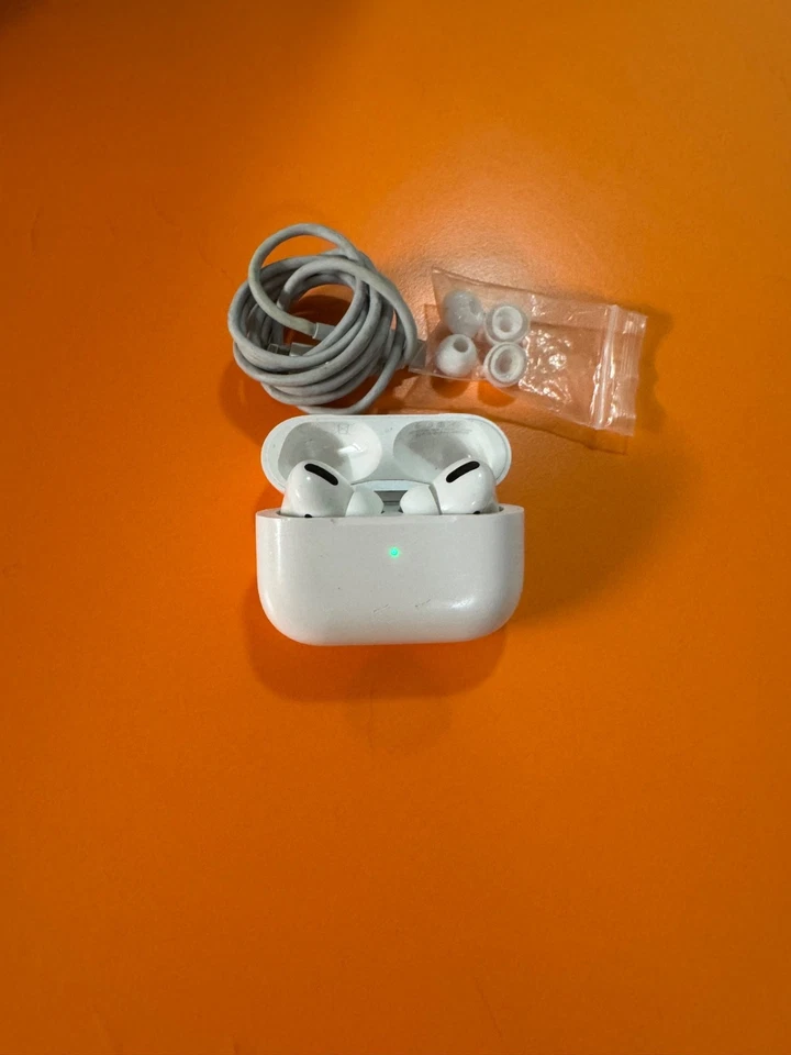 Apple AirPods Pro (1st generation), photo 3 sur 5