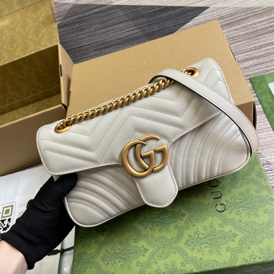 Bolso de Hombro Gucci GG Marmont Cuero Matelassé - Blanco Foto 3 de 4