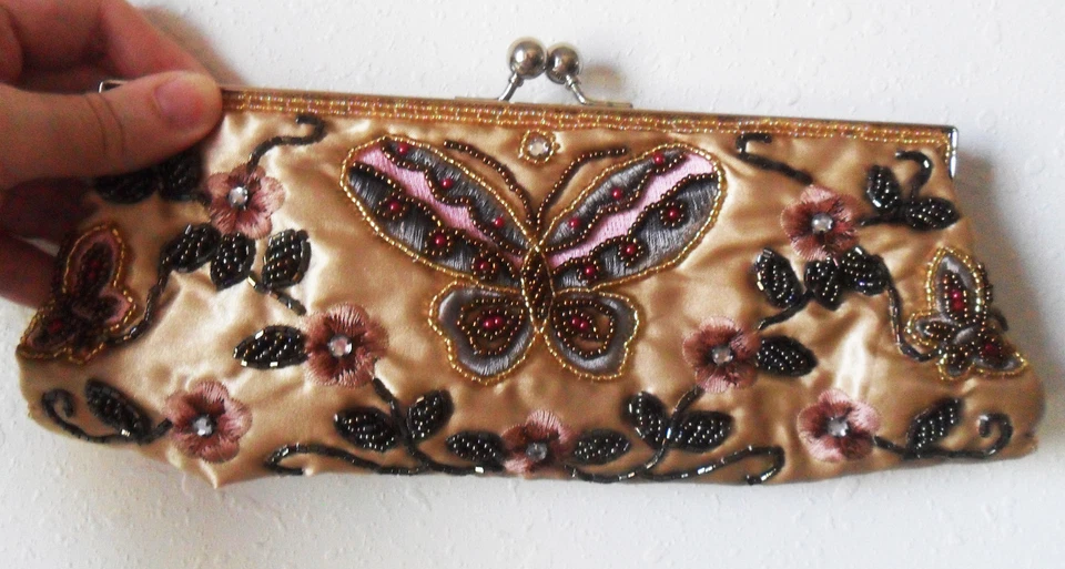 Bolso sin asas X-Body bordado con cuentas 2 correas diferentes mariposa Foto 4 de 4