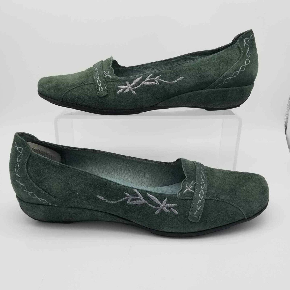 CLARKS Artisan Green Suede Slip On Loafers Shoes Embroidered