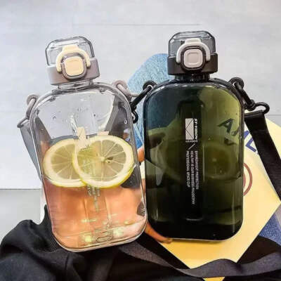 Wasserflasche Trinkflasche mit Schultergurt, 750 ml BPA frei, flach Sport