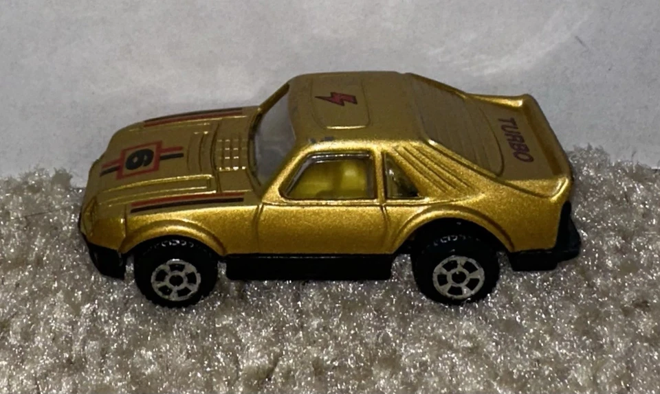 Supreme Años 80 Nº Ford Zakspeed 406 Ford Mustang Saltando Dorado Hong Kong 1/65 Fox Foto 3 de 4