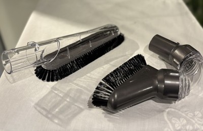 Zwei Dyson V6 Werkzeuge - große Bürste & Up Top Werkzeug SAUBER & GUTER ZUSTAND #ZZ 