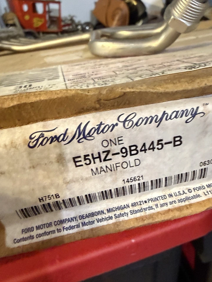 Новый оригинальный производитель Ford выпускной коллектор подачи воздуха 1985-1989 F250 F350 4,9 л E5HZ-9B445-B - Изображение 4 из 4