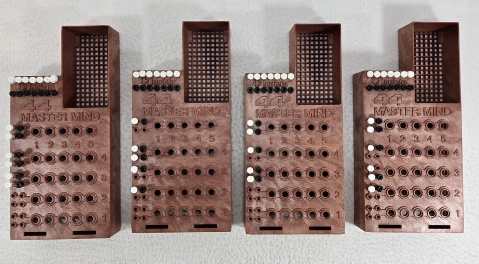 VINTAGE Master Mind 44 COMPLETE Invicta 1977 Games Strategy Logic Pegs - Image 2 of 4