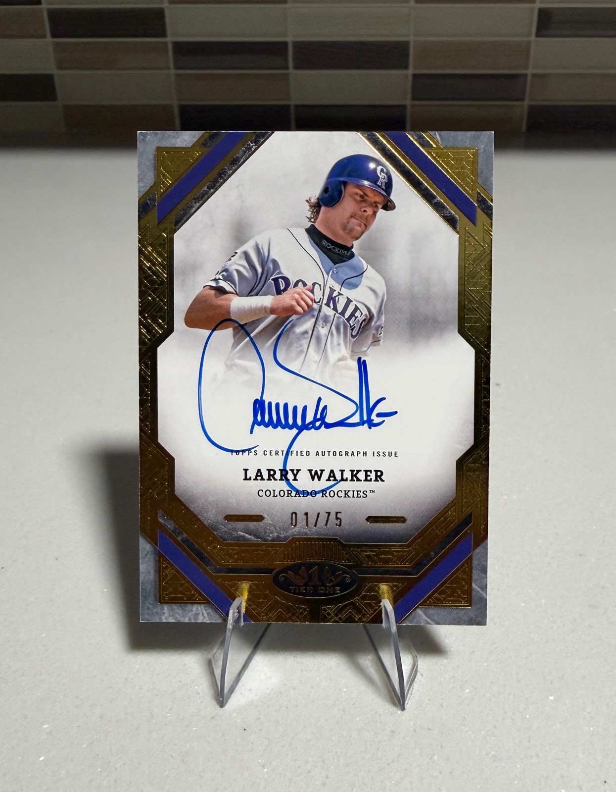 2025 Topps Tier One - Tier One Autographs Larry Walker Rockies /75 (AU)