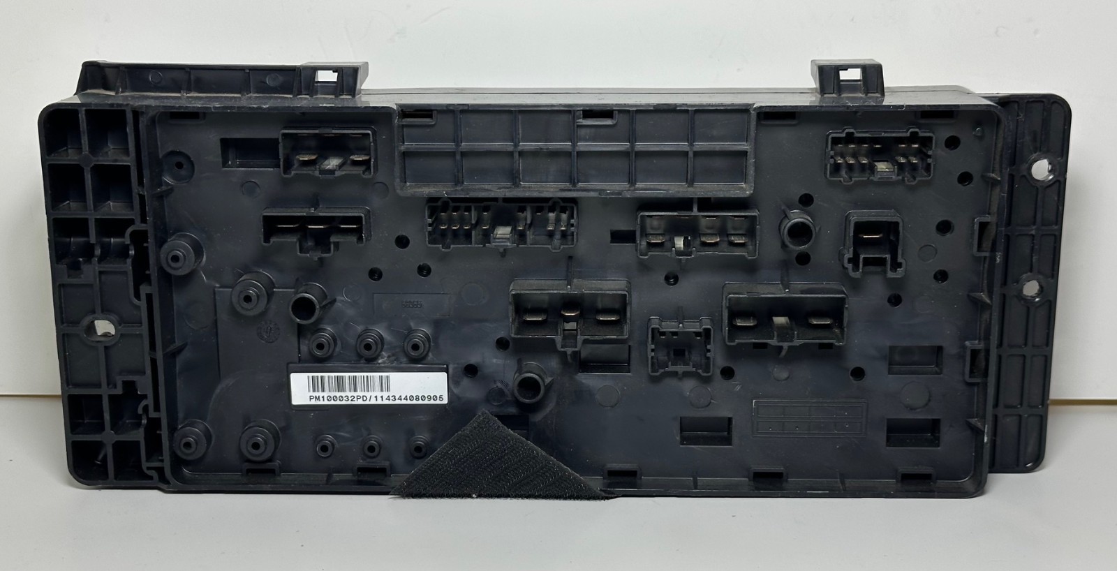1999-2009 ROLLS ROYCE SILVER SERAPH/BENTLEY ARNAGE POWER FUSE BOX PM100032PD OEM